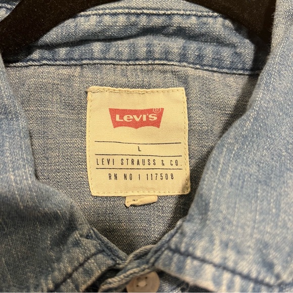 Levis Men’s large Blue Denim Barstow Western Pearl Snap LS Shirt Pockets Red Tab - Picture 3 of 9